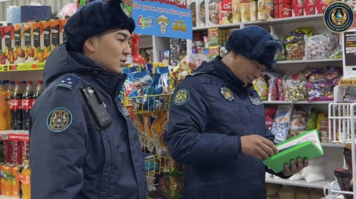 Түркістан облысында полиция сертификатталмаған 800-ге жуық пиротехниканы тәркіледі
