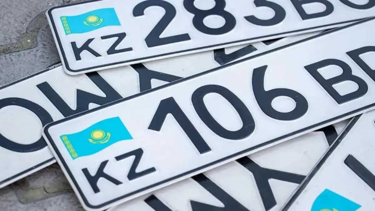 Ақтаулықтар өздері таңдайтын автонөмірлер үшін ұзын-сонар кезекке тұрды