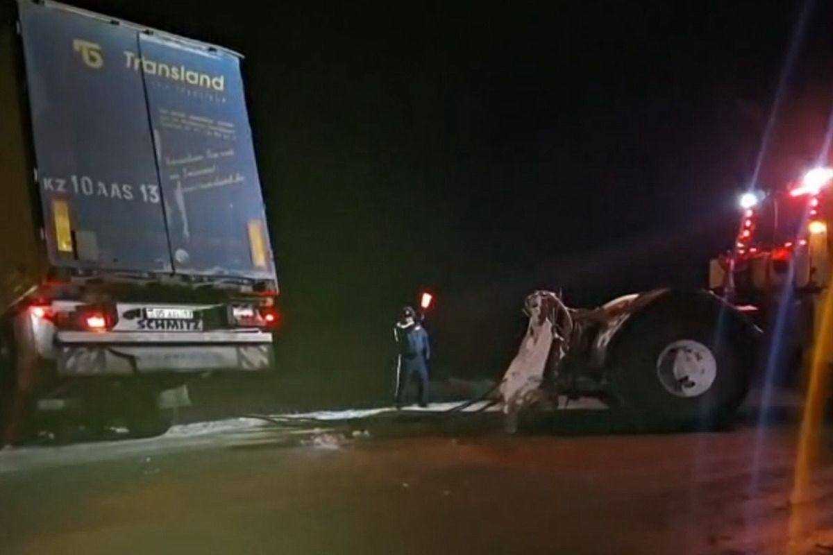 СҚО-да полицейлер шетелдік жүк көлігінің жүргізушілеріне көмек көрсетті