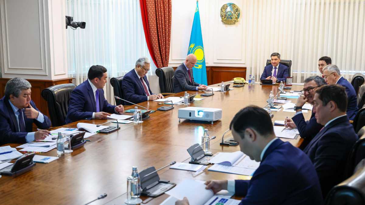 Олжас Бектенов энергия тапшылығы проблемасын шешу үшін жаңа қуаттарды генерациялау мәселелері бойынша жиын өткізді