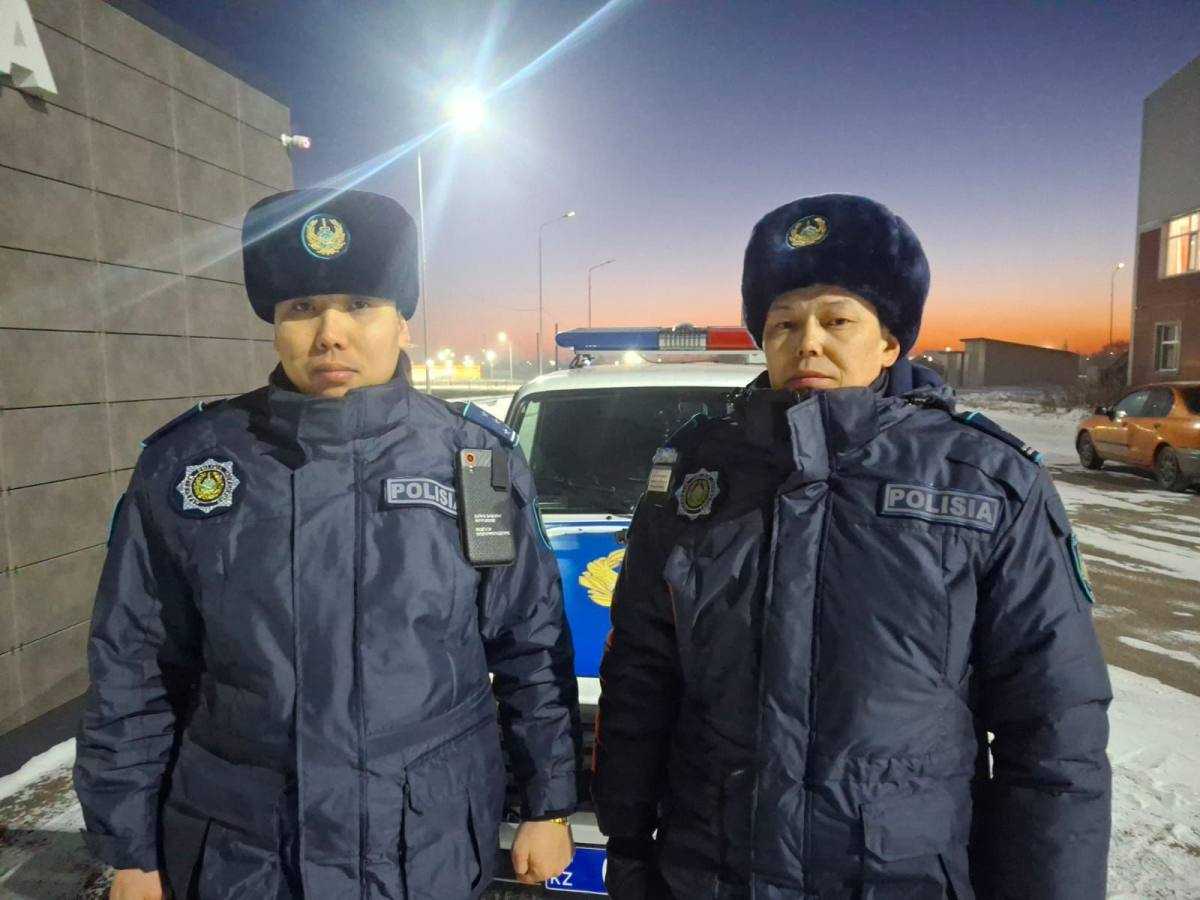 СҚО-да полицейлер тұрғынның үйінде шыққан өртті сөндіруге көмектесті