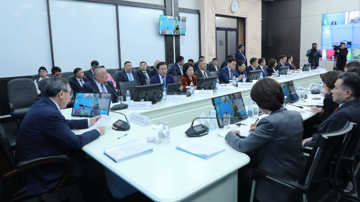 Қонаев қаласында Алматы облысының әлеуметтік саласын дамыту мәселелері талқыланды