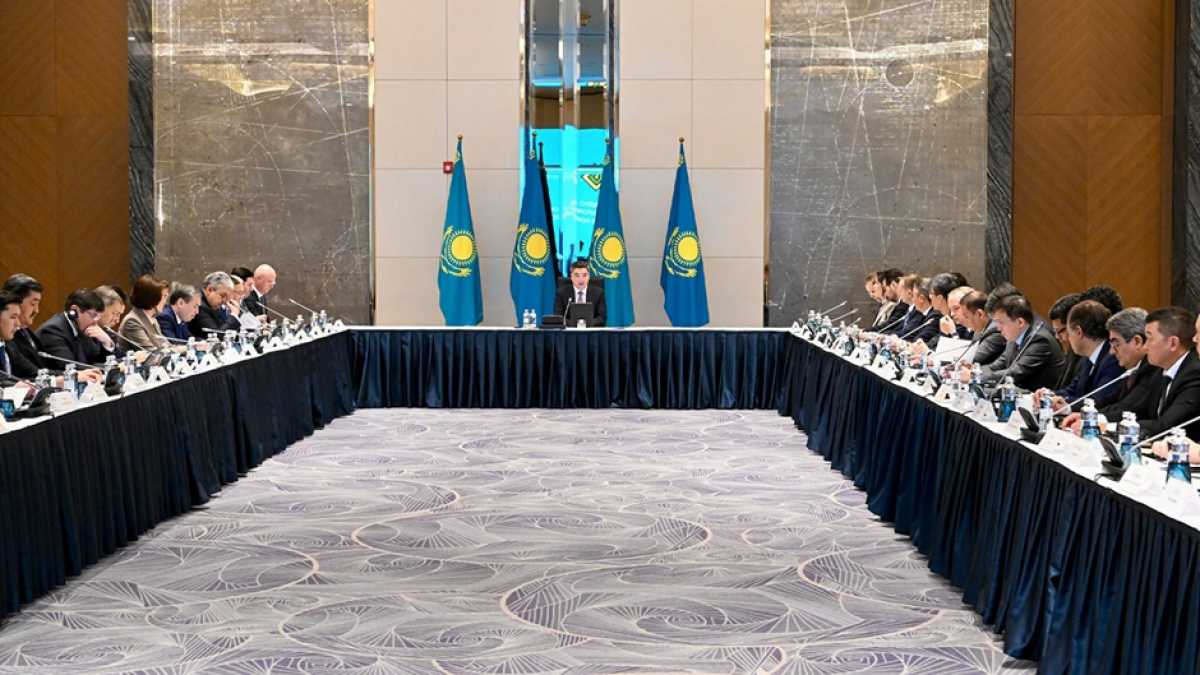 Үкімет барлық салада инвесторлармен сындарлы диалог орнатуға әзір – Олжас Бектенов Шетелдік инвесторлар кеңесінің аралық отырысын өткізді