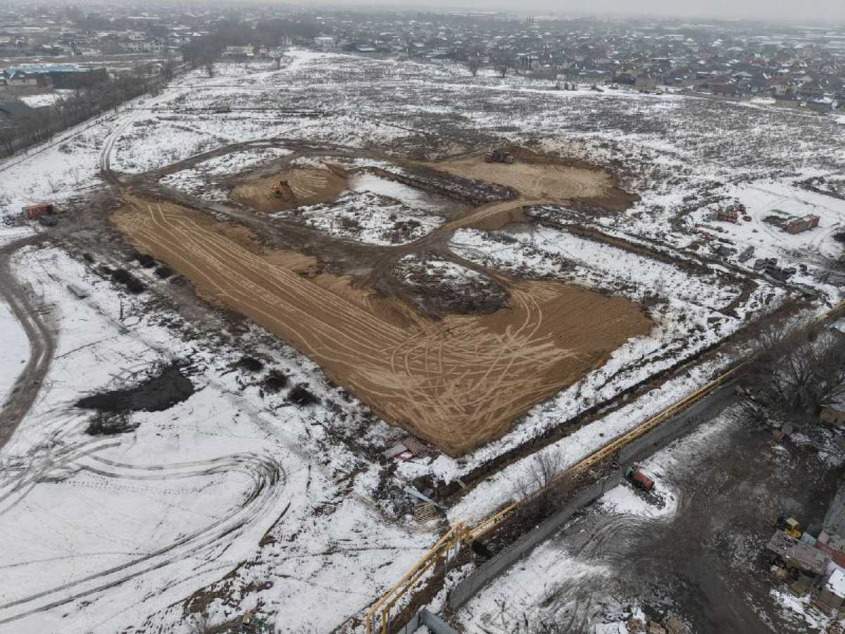 Алматыда заңсыз салынған тұрғын үй кешенін бұзу басталды