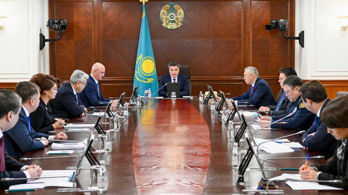 Олжас Бектенов жаңа Конституция жобасын талқылау аясында ақпараттық-түсіндіру жұмыстарын ұйымдастыру бойынша кеңес өткізді