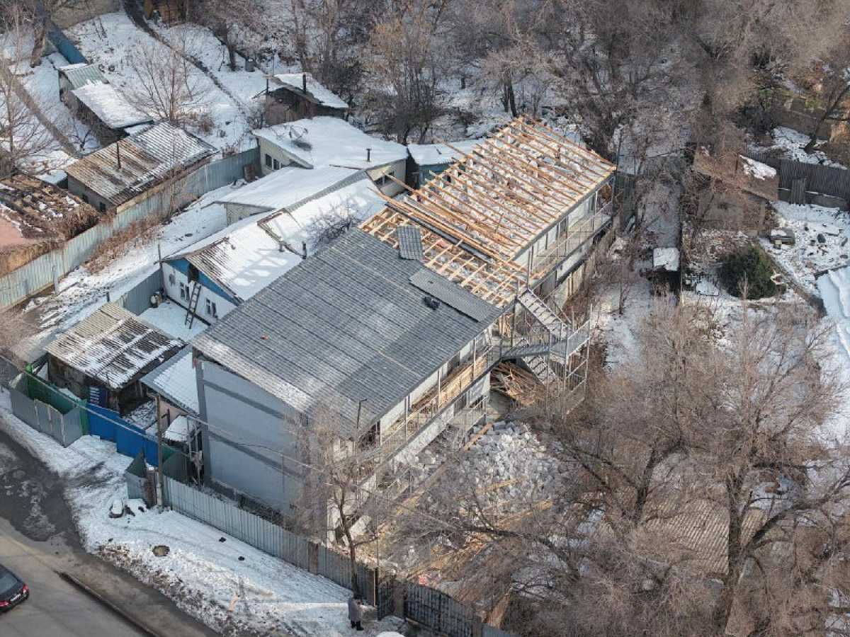 Алматыда сот шешімімен тұрғын үйдің бір қабаты сүрілді