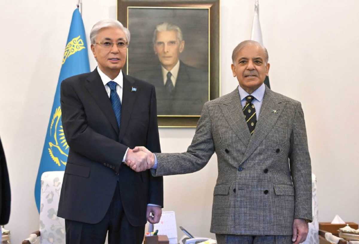 Мемлекет басшысы Қасым-Жомарт Тоқаев пен Премьер-министр Шахбаз Шариф шағын құрамда келіссөз жүргізді