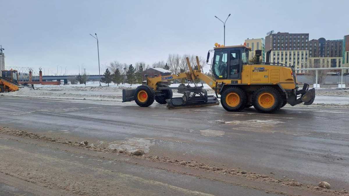 Астанада қар күреуге мыңдаған жол жұмысшысы шықты