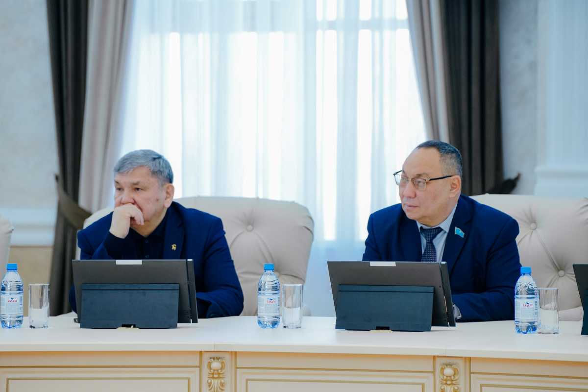 Батыс Қазақстанда жаңа Конституция жобасы сарапшылар талқысына түсті