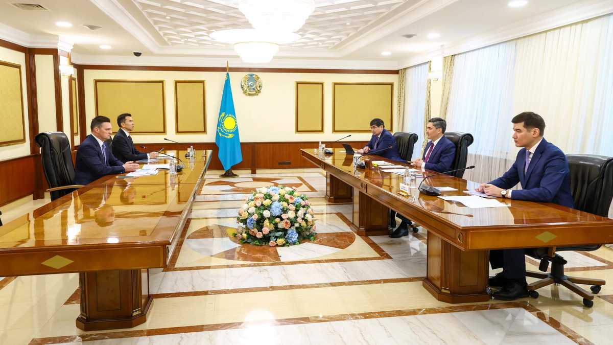 Олжас Бектенов ЕАДБ басшысы Николай Подгузовпен бірлескен жобаларды жүзеге асыру мәселелерін талқылады