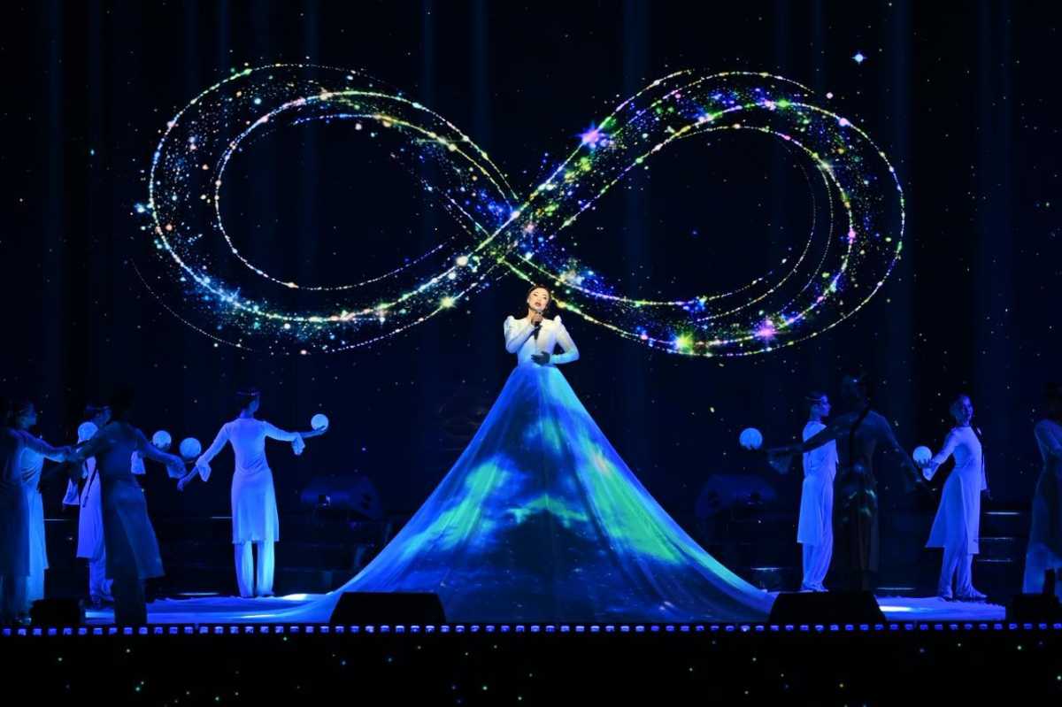 Алматыдағы Республика сарайында Халықаралық әйелдер күніне арналған «Әлемнің жарығы» атты салтанатты мерекелік концерт ұйымдастырылды