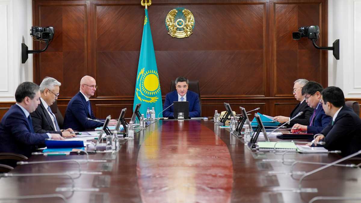 Олжас Бектенов «Бәйтерек» холдингінің директорлар кеңесінің отырысын өткізді: 2025 жылы экономиканы қолдау көлемі екі есеге өсті