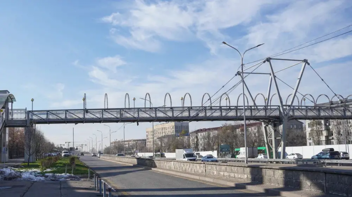 Алматыдағы әл-Фараби даңғылында ер адам көпірден құлап, қаза тапты