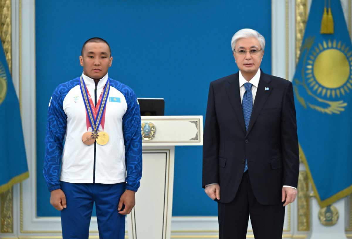 Мемлекет басшысы ХІV Қысқы Паралимпиада ойындарының чемпионы Ербол Хамитовты марапаттады