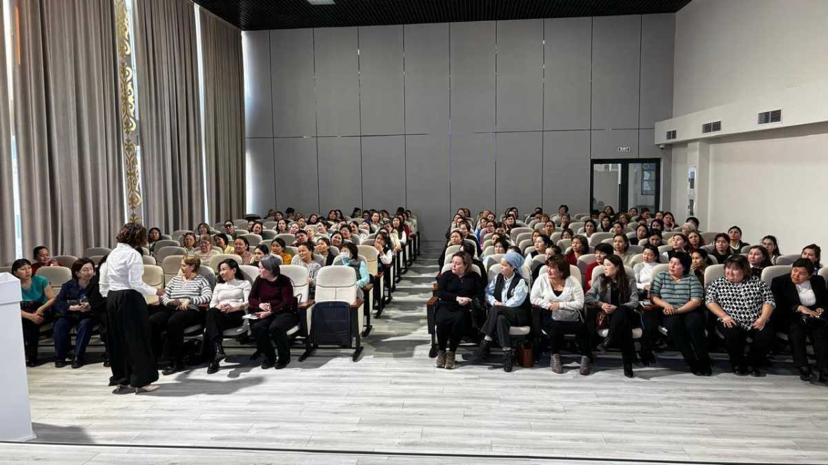 «Педагогтың құқықтары мен жауапкершілігі»: Астанада семинар-тренинг өтті