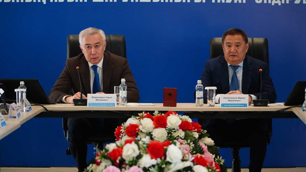 Серік Жұманғарин Ақмола облысының фермерлерімен мал шаруашылығы және ауыл шаруашылығы өнімін қайта өңдеуді дамыту мәселесін талқылады