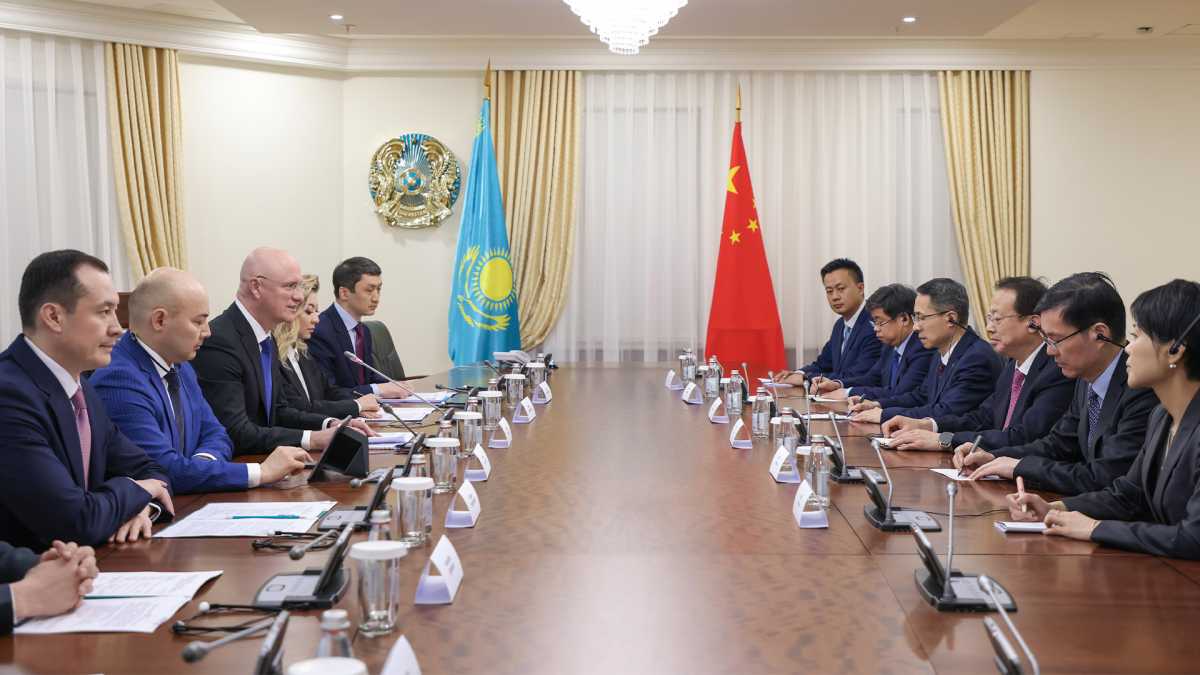 ҚР Премьер-министрінің бірінші орынбасары Роман Скляр Шанхай қаласы Партия комитеті хатшысының орынбасары, Шанхай Халық Үкіметінің төрағасы Гун Чжэньмен кездесті