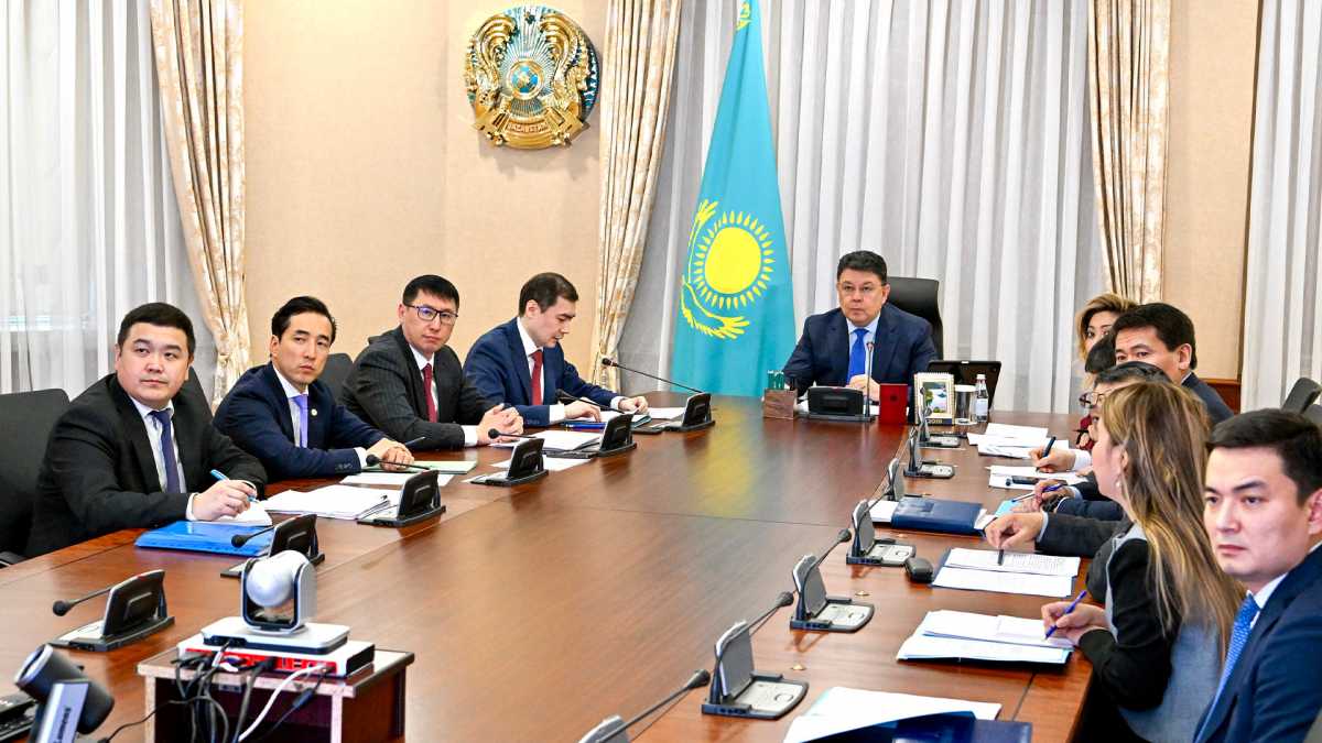 Қанат Бозымбаев әлеуметтік-кәсіпкерлік корпорацияларды трансформациялау мәселелері бойынша кеңес өткізді
