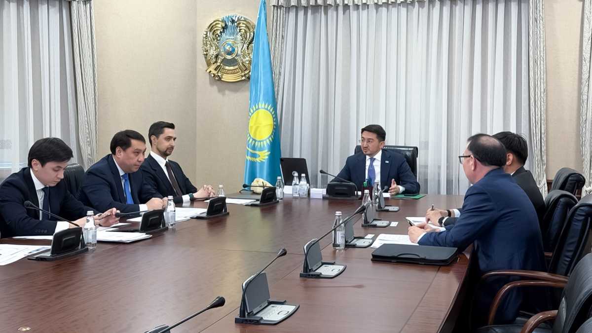 Жаслан Мәдиев жүргізуші куәлігін алуға емтихан тапсыру рәсімін жетілдіру бойынша кеңес өткізді