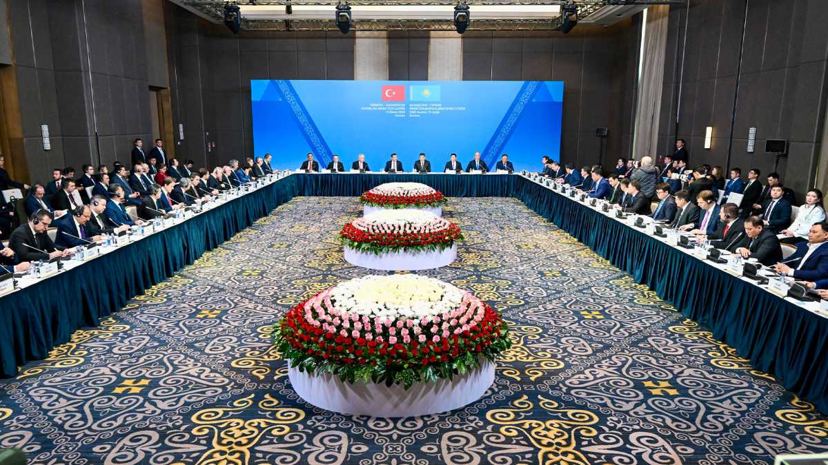 Олжас Бектенов пен Түркия Вице-президенті Джевдет Йылмаздың қатысуымен дөңгелек үстел өтті