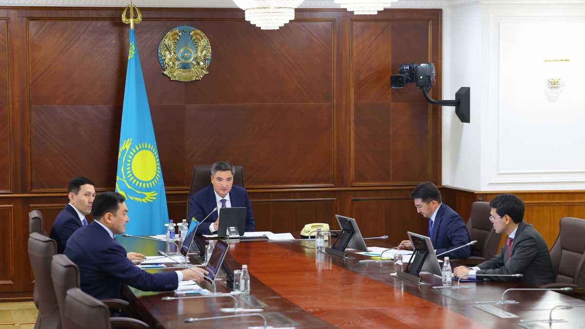 Олжас Бектенов  «Деректерді өңдеу орталықтары алқабы» жобасын жүзеге асыру жөнінде кеңес өткізді