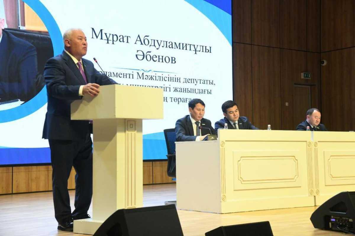 Астанада білім беру мекемелерінде конституциялық құндылықтарды қалыптастыру мәселесі жөнінде форум өтті