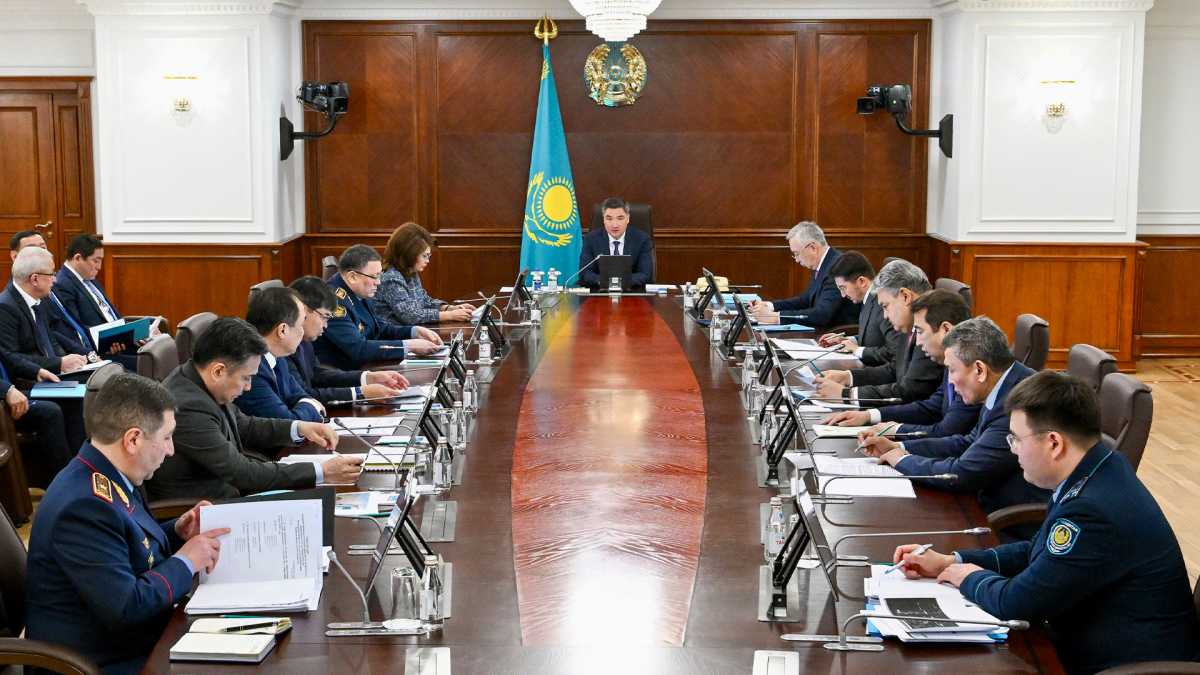 Олжас Бектенов құқық бұзушылық профилактикасы жөніндегі ВАК отырысын өткізді