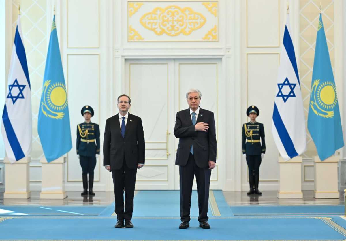 Ақордада елімізге ресми сапармен келген Израиль Президенті Ицхак Герцогты салтанатты қарсы алу рәсімі өтті