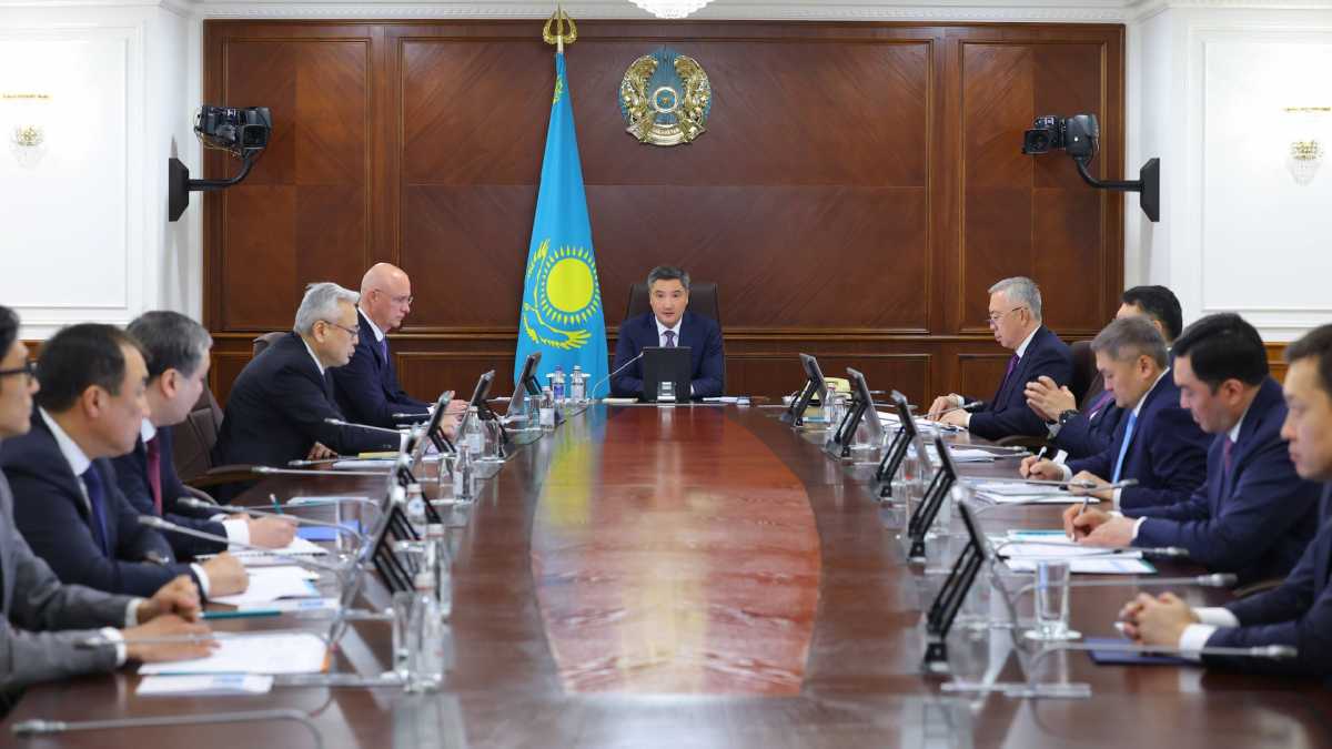 «Digital Qazaqstan» жалпыұлттық цифрландыру стратегиясы: Үкіметте экономика салаларында ЖИ енгізу мәселесі қаралды