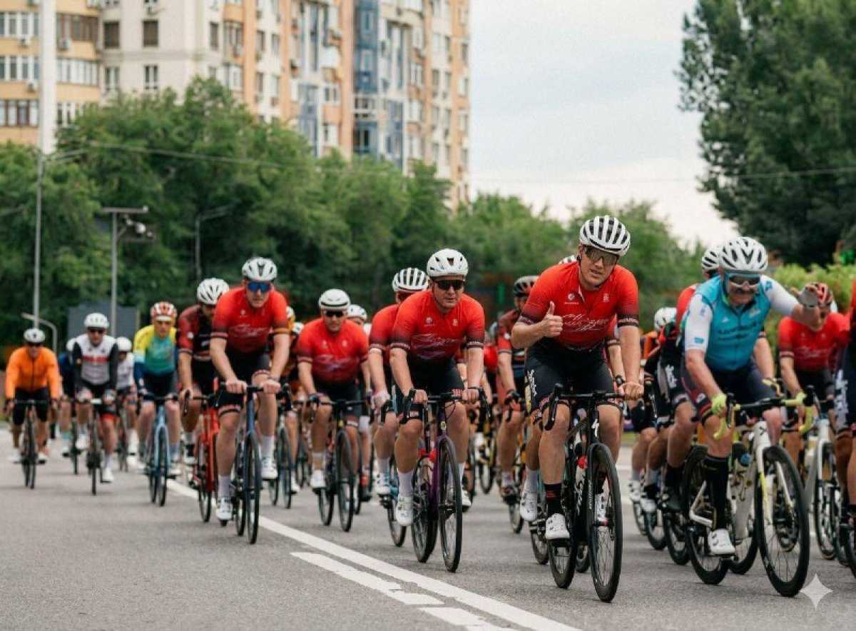 Алматыда Жеңіс күніне арналған велошеру өтті
