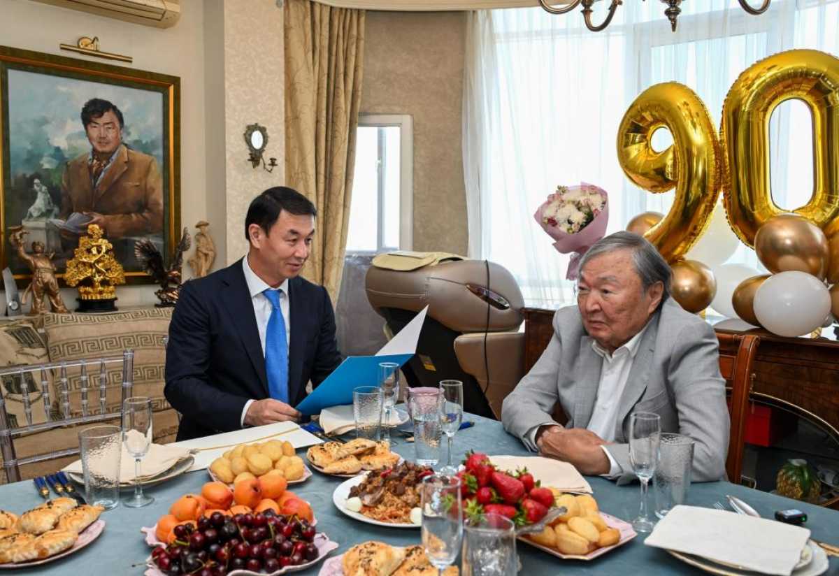 Алматыда Олжас Сүлейменовтің 90 жас мерейтойы аталып өтті