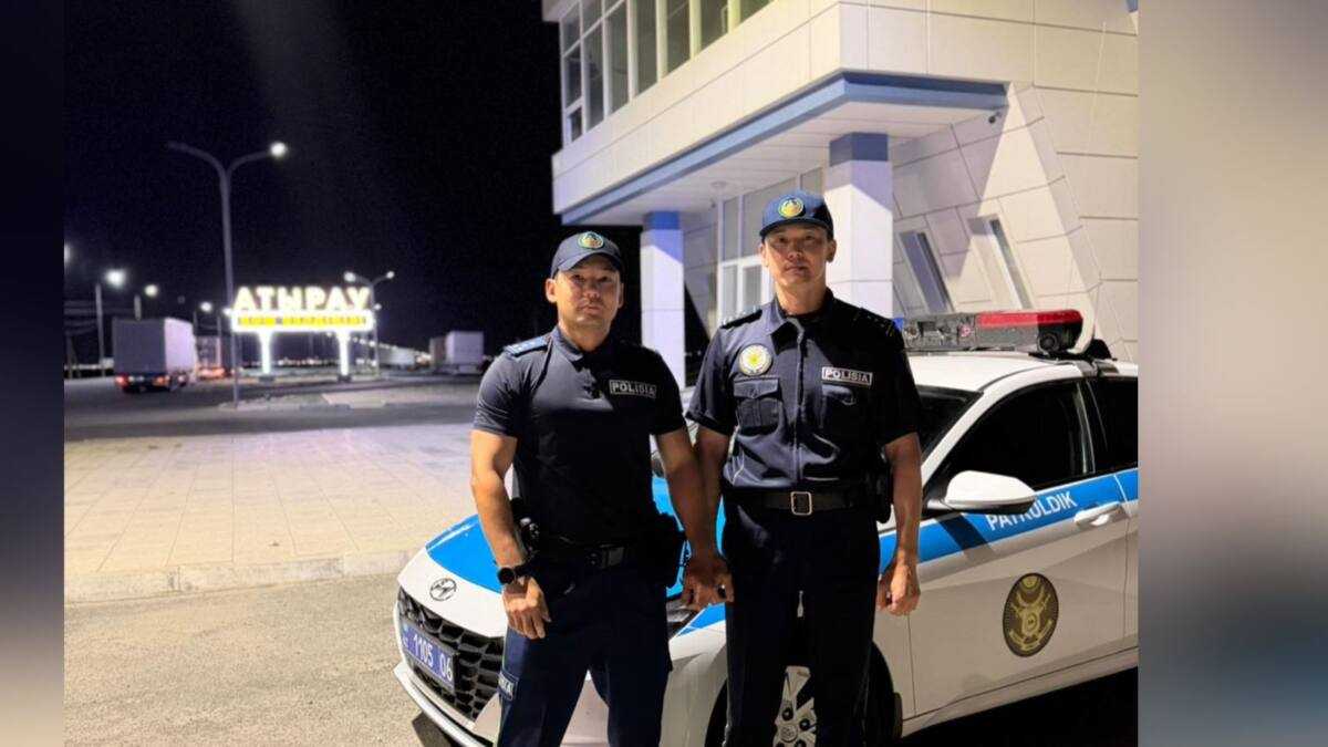 Атырау облысында полицейлер егіз сәбиді ауруханаға жедел жеткізді