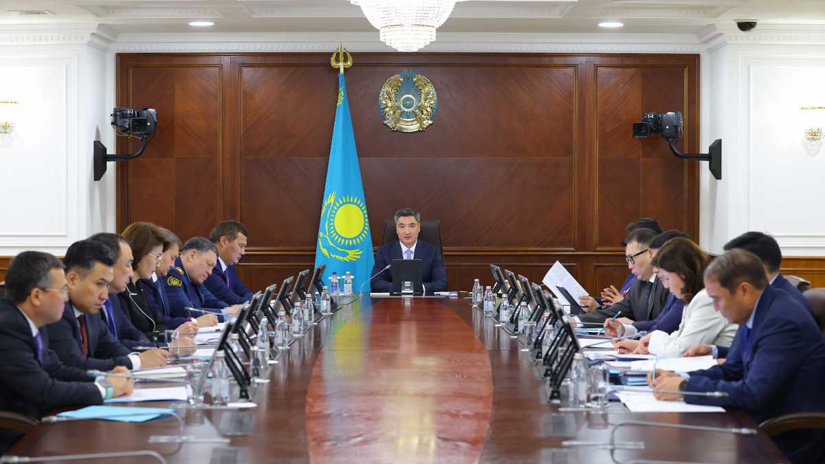 Үкіметте оқу жылын аяқтау мәселесі қаралды: емтихандарды өткізу қауіпсіздігін қамтамасыз ету тапсырылды