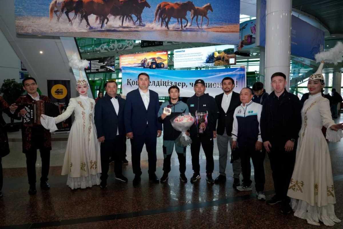 Азия чемпионы атанған елордалық палуан елге оралды