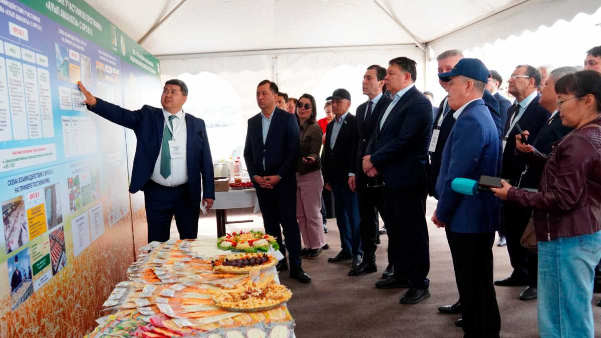 Қанат Бозымбаев Батыс Қазақстан облысында «Ауыл аманаты» жобасының іске асырылу барысын тексерді