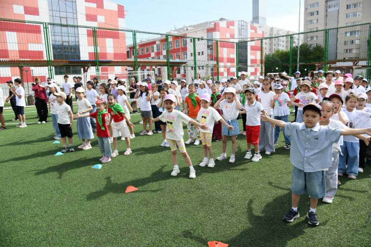 «Marvel Camp» және этноауыл: астаналық оқушылар жазғы демалыста ләңгі теуіп, асық ойнайды