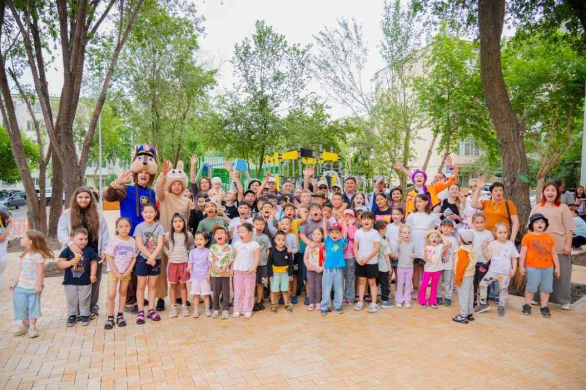 Байқоңыр ауданында абаттандырылған аула салтанатты жағдайда ашылды