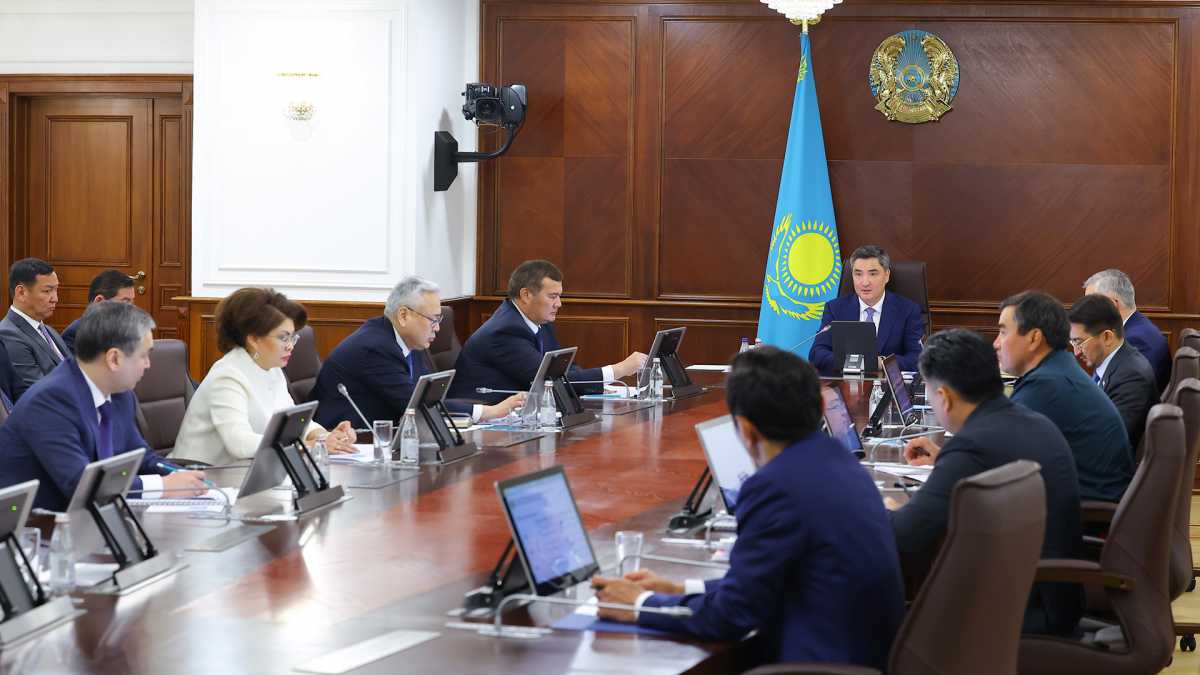 Үкіметте қауіпсіз еңбек жағдайлары мен өнеркәсіптік қауіпсіздікті қамтамасыз ету жөніндегі шаралар қаралды