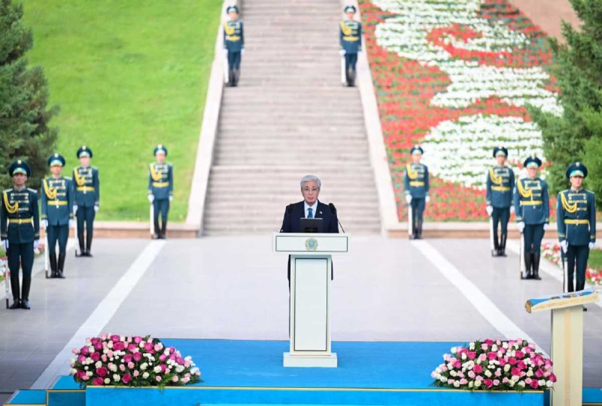 Президент Мемлекеттік ту көтеру рәсіміне қатысты