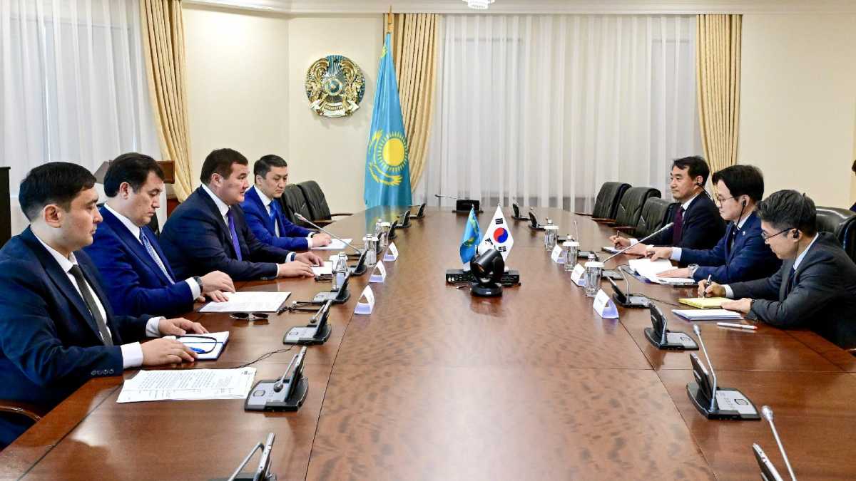 ҚР Премьер-министрінің бірінші орынбасары Нұрлыбек Нәлібаев Корея Республикасының Өнеркәсіп, сауда және ресурстар министрі Ким Чжон Кванмен кездесті