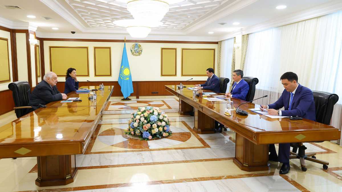 Олжас Бектенов Өскемен титан-магний комбинаты директорлар кеңесінің төрағасы Сильван Гелермен Қазақстанның титан өнеркәсібін дамыту мәселесін талқылады