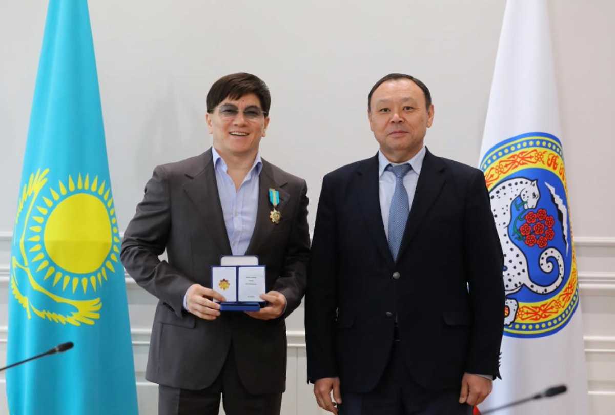Алматыда бірқатар білім және мәдениет саласының үздік қызметкерлері мемлекеттік наградалармен марапатталды