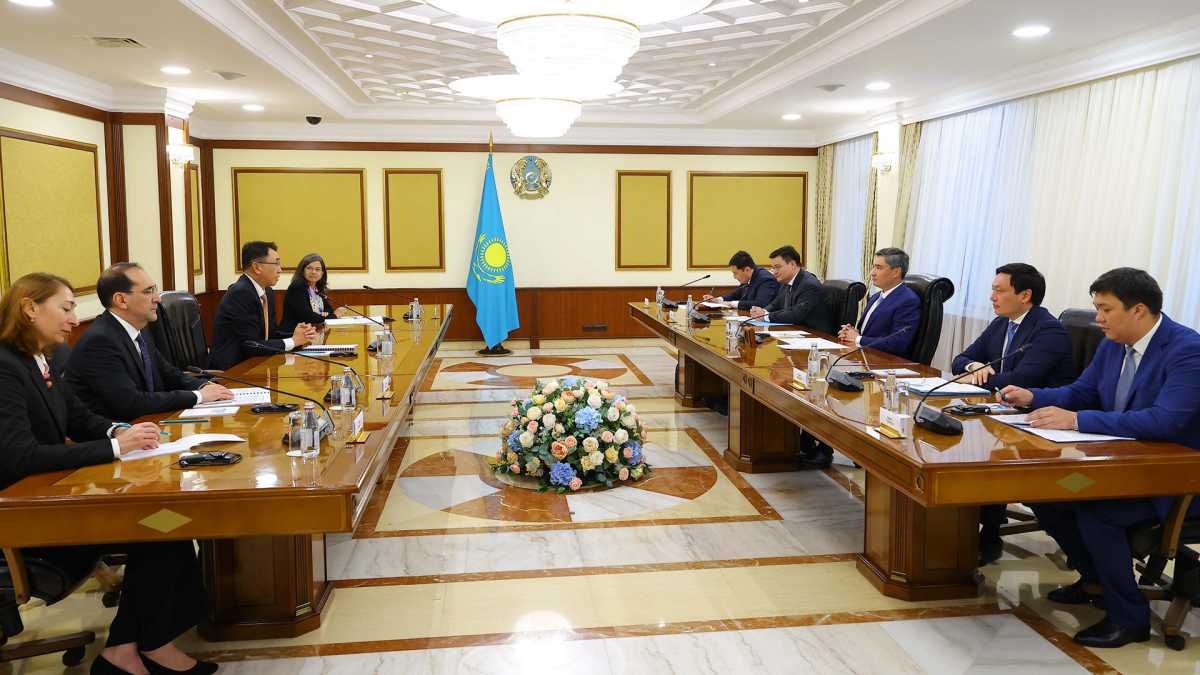 Олжас Бектенов Дүниежүзілік банктің вице-президенті Сангбу Киммен цифрландыру және ЖИ саласындағы ынтымақтастық мәселесін талқылады