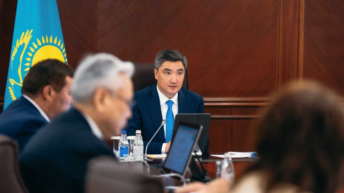 Олжас Бектенов халықаралық терминалдар желісін кеңейту жөніндегі жобаларды іске асыру қарқынын арттыруды тапсырды