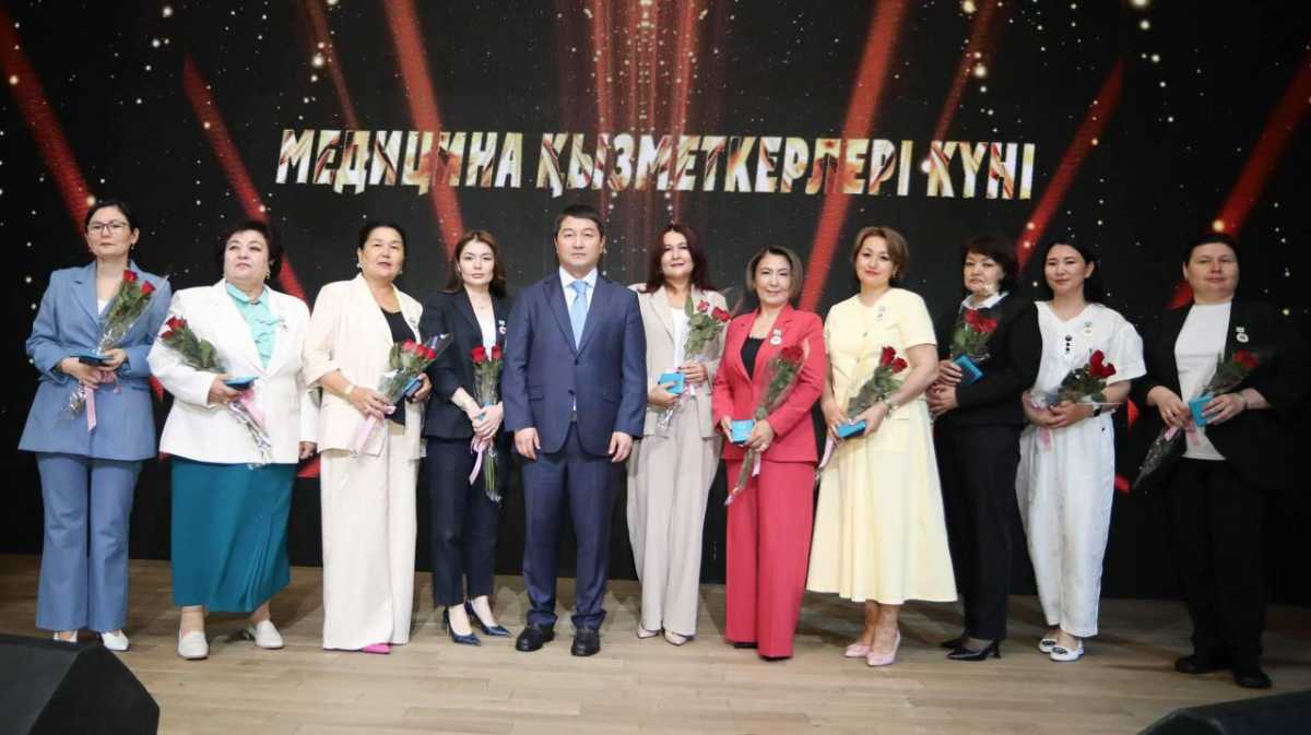 Маңғыстауда медицина қызметкерлері күніне орай сала үздіктері марапатталды