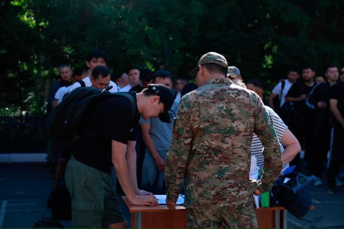Астанада 100-ден астам запастағы әскери міндетті оқу-жаттығуға аттанды