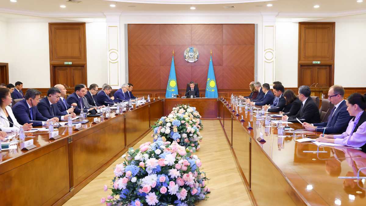Олжас Бектенов Инвестициялық ахуалды жақсарту жөніндегі кеңестің отырысын өткізді