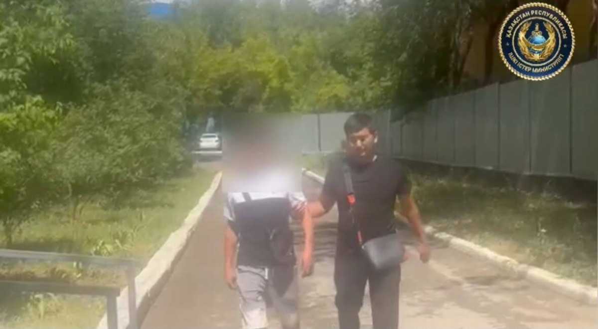Қарағандыда қарақшылық шабуыл мен ұрлық жасады деген күдікпен ер адам ұсталды