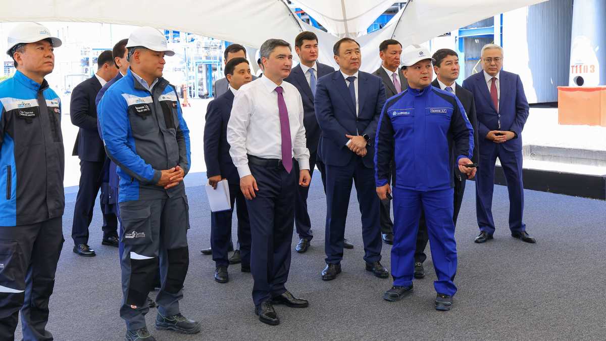 Олжас Бектенов Маңғыстау облысындағы энергетикалық және өнеркәсіптік инфрақұрылымды жаңғырту жобаларымен танысты