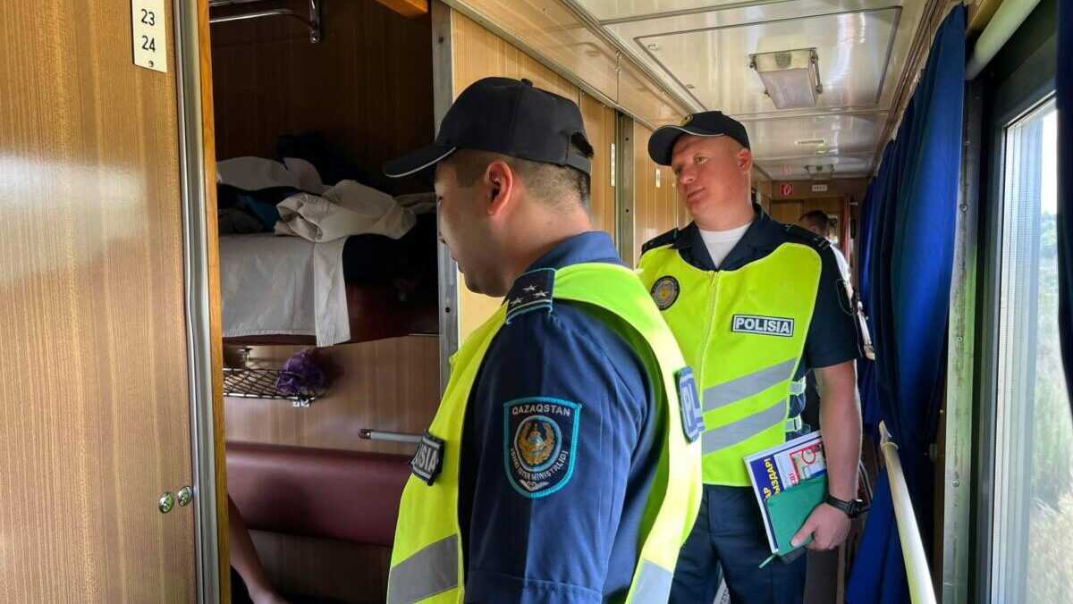 Жыл басынан бері көлік полицейлері қоғамдық тәртіпті бұзған 350 адамды пойыздан түсірді